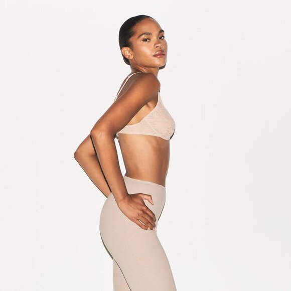 NWT SKIMS VINTAGE BRAS LACE UNLINED BRA | MUSHROOM 32DD - Picture 2 of 3